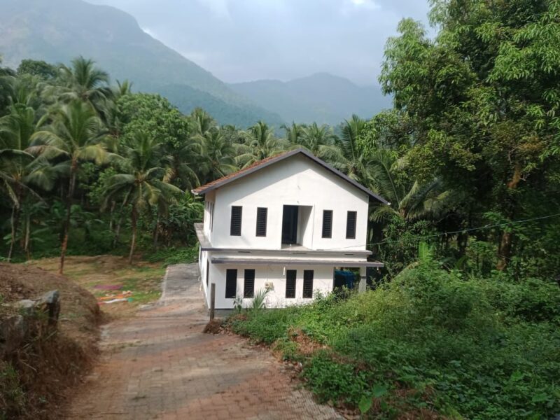 House & Plot for Sale – Engapuzha Kakkad