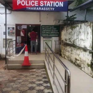 Thamarassery, youth beaten up and robbed; Two arrested in Thamarassery, complaint that pistol was used