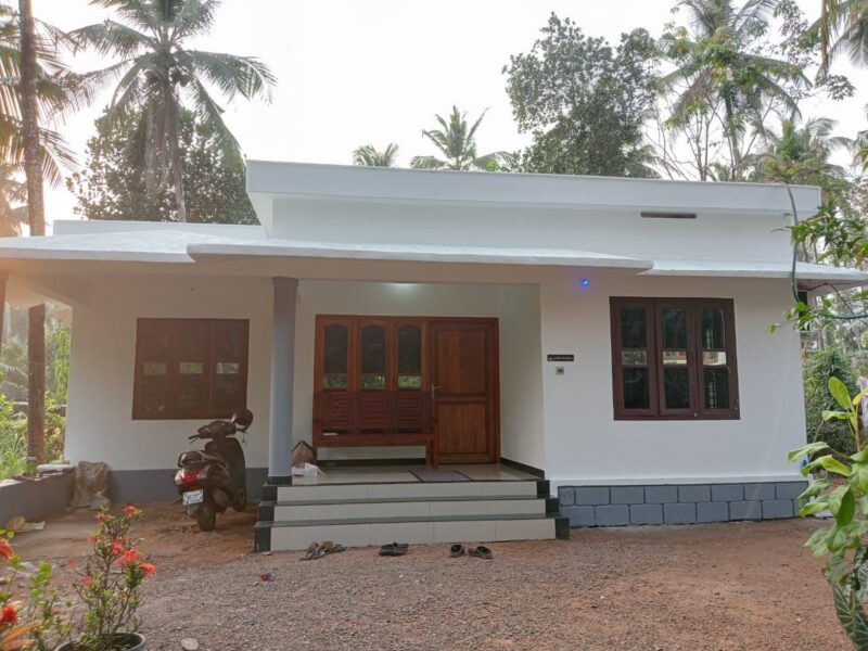 Property for Sale: 15 Cents Land & House near Puthuppadi